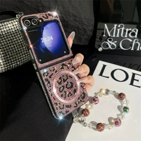 Coque de téléphone avec dragonne magnétique en cuir imprimé léopard, étui pour Samsung Galaxy Z Flip 6 5 4 3 5G, chaîne à main en strass scintillants